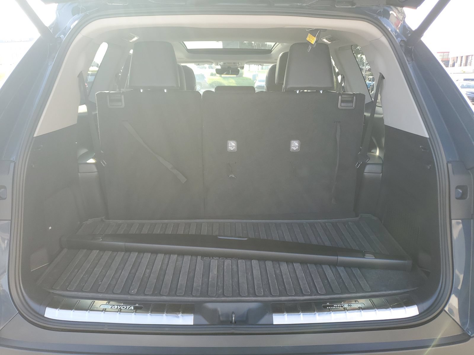 Used 2024 Toyota Grand Highlander AWD image 9