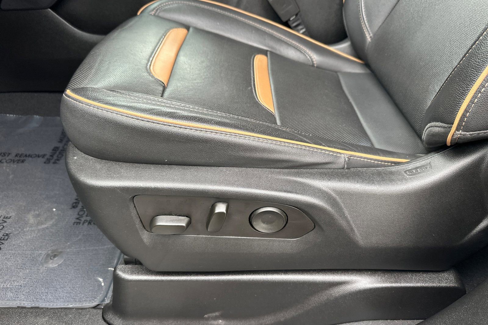 Used 2023 GMC Yukon AT4 w/ AT4 Premium Package image 12