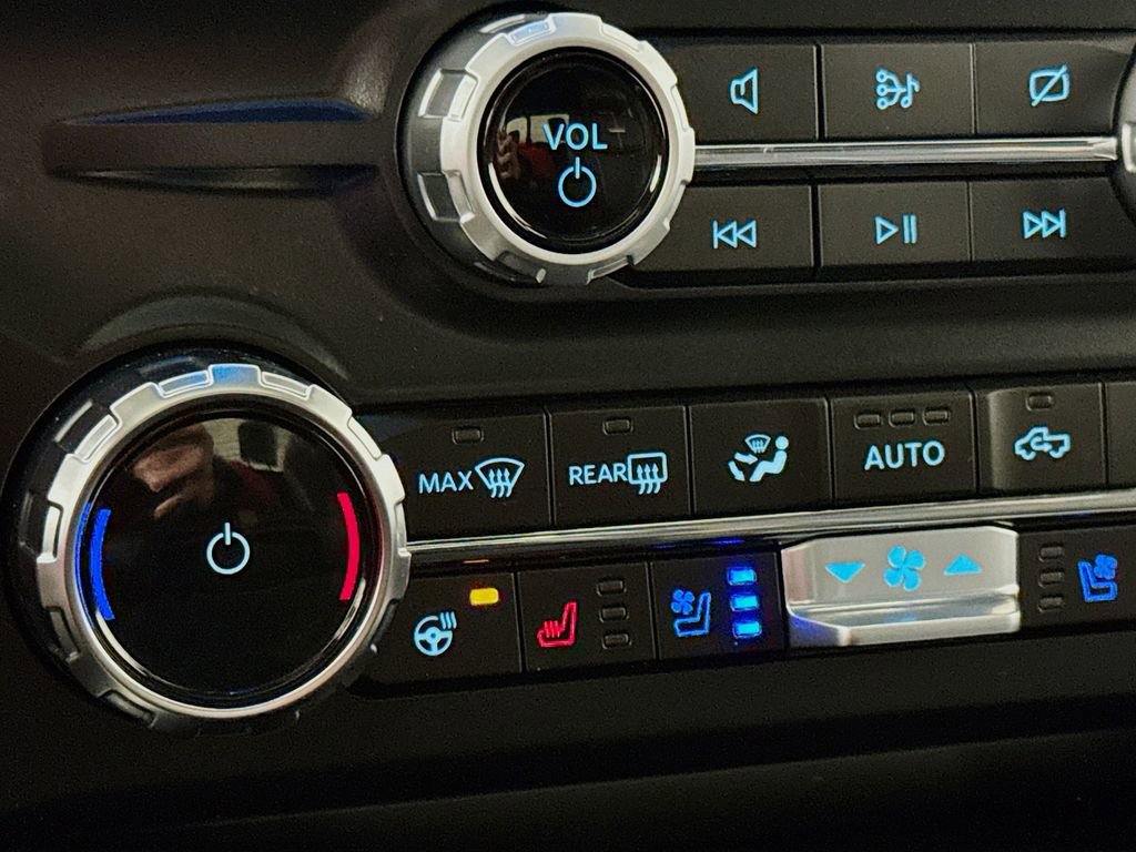 Used 2024 Ford F350 Platinum w/ FX4 Off-Road Package image 17