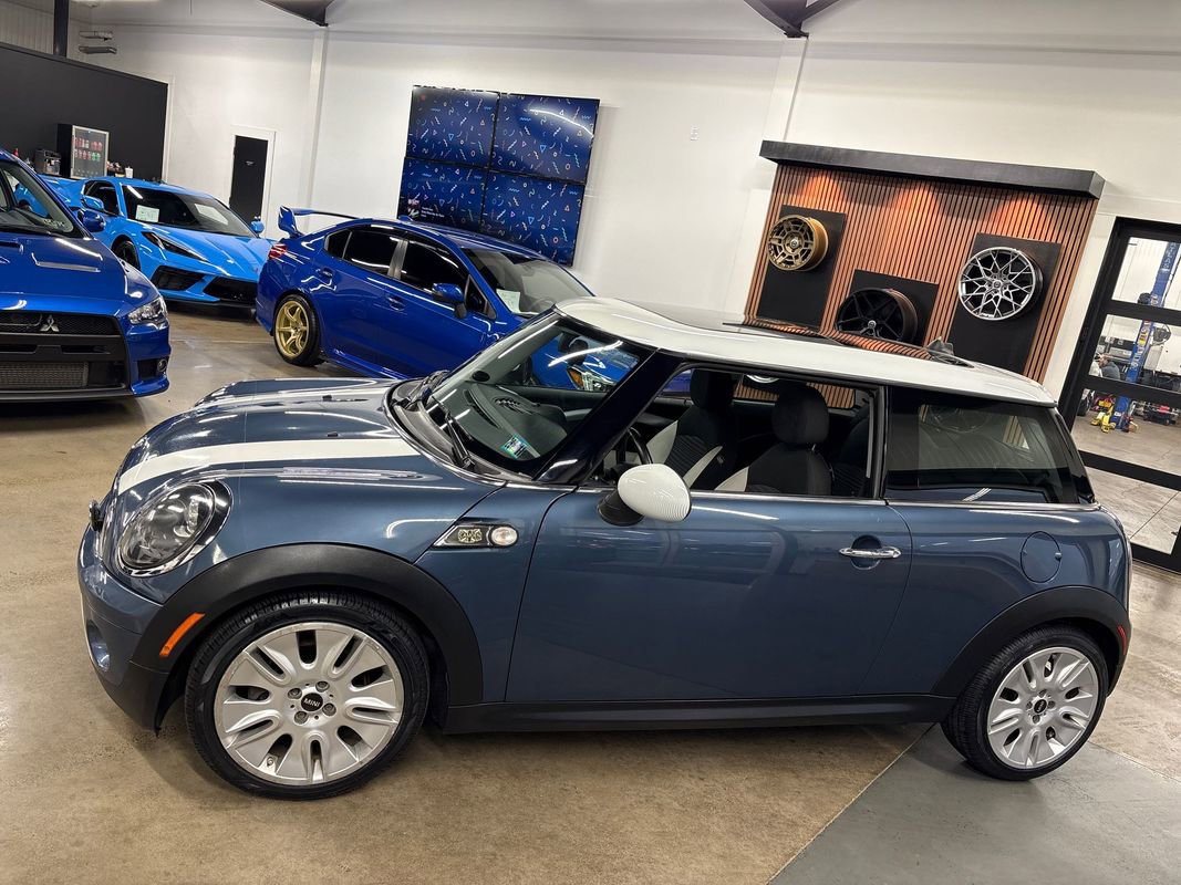 Used 2010 MINI Cooper Hardtop image 4