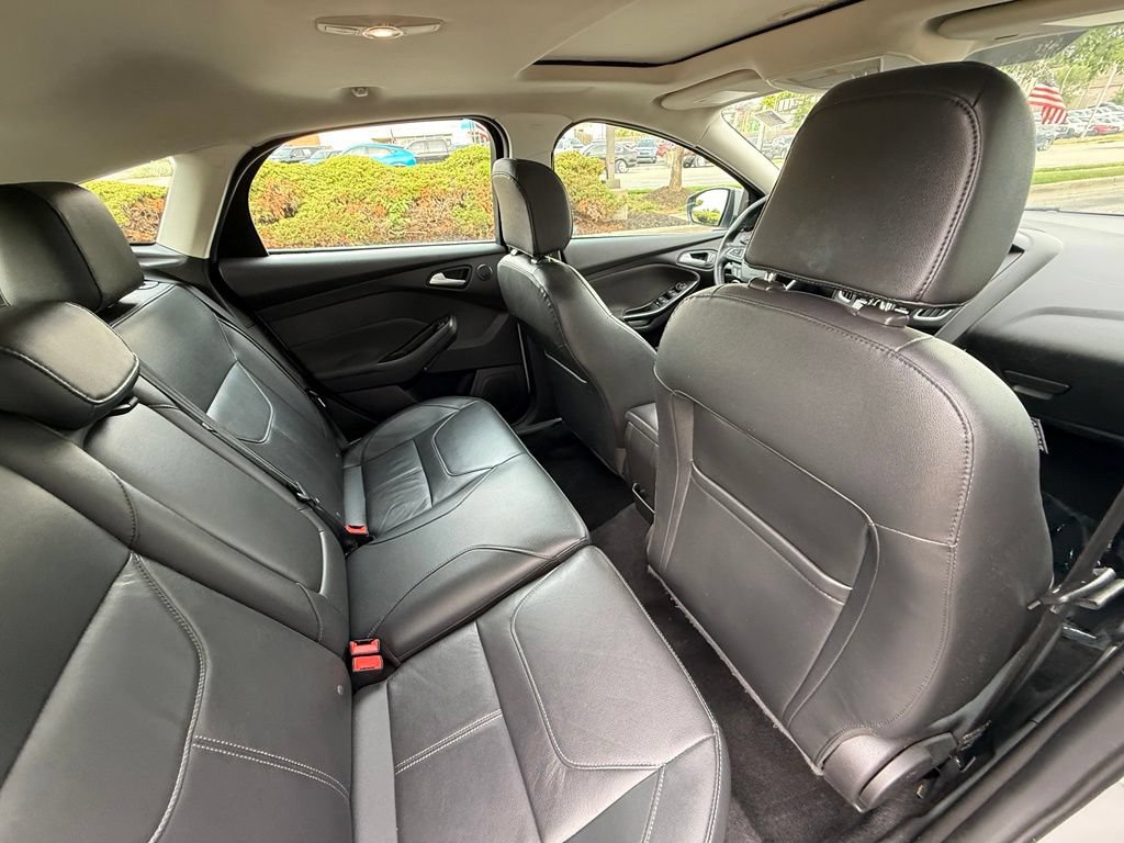 Used 2017 Ford Focus Titanium FWD image 37