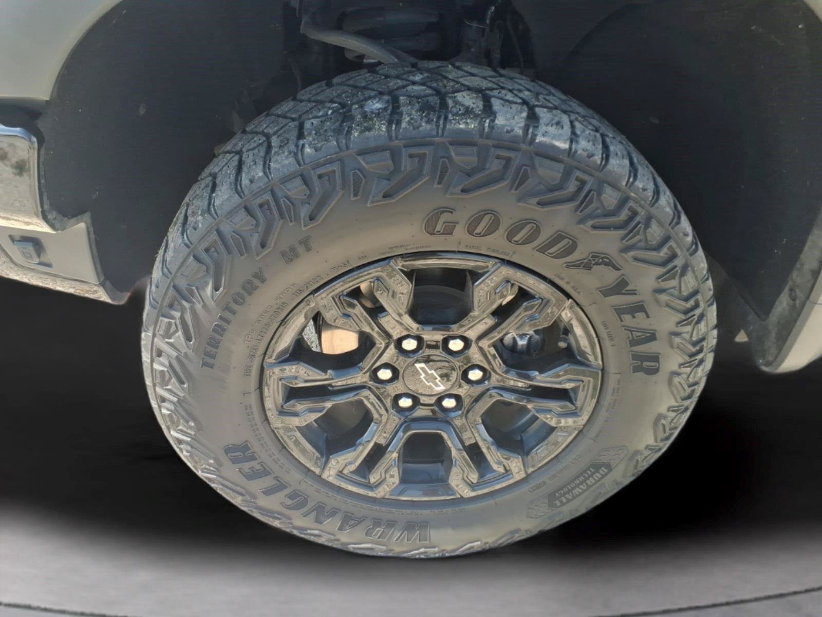 Used 2024 Chevrolet Silverado 1500 ZR2 w/ Technology Package AWD/4WD image 9