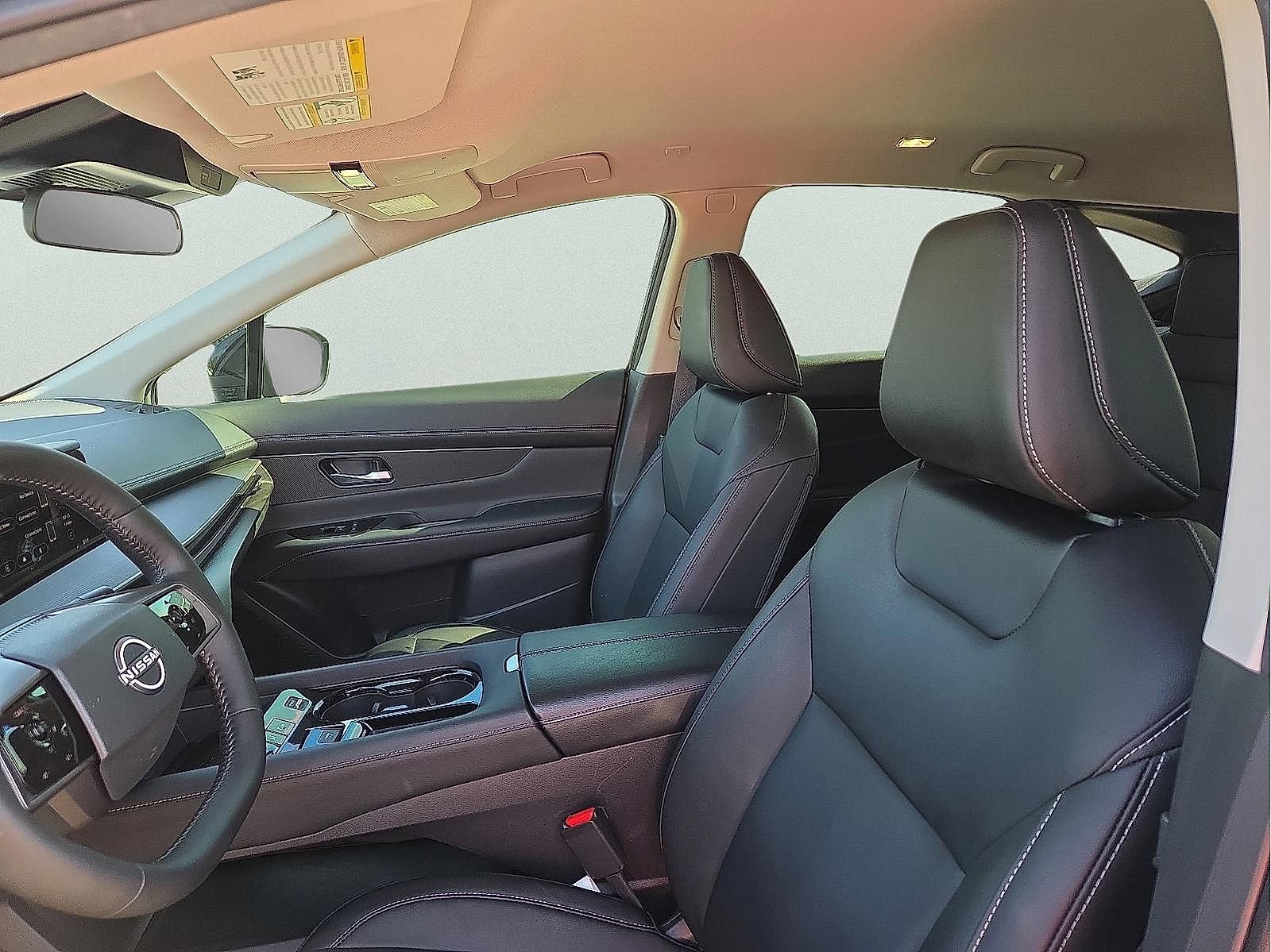 Used 2025 Nissan Murano SV AWD/4WD image 13