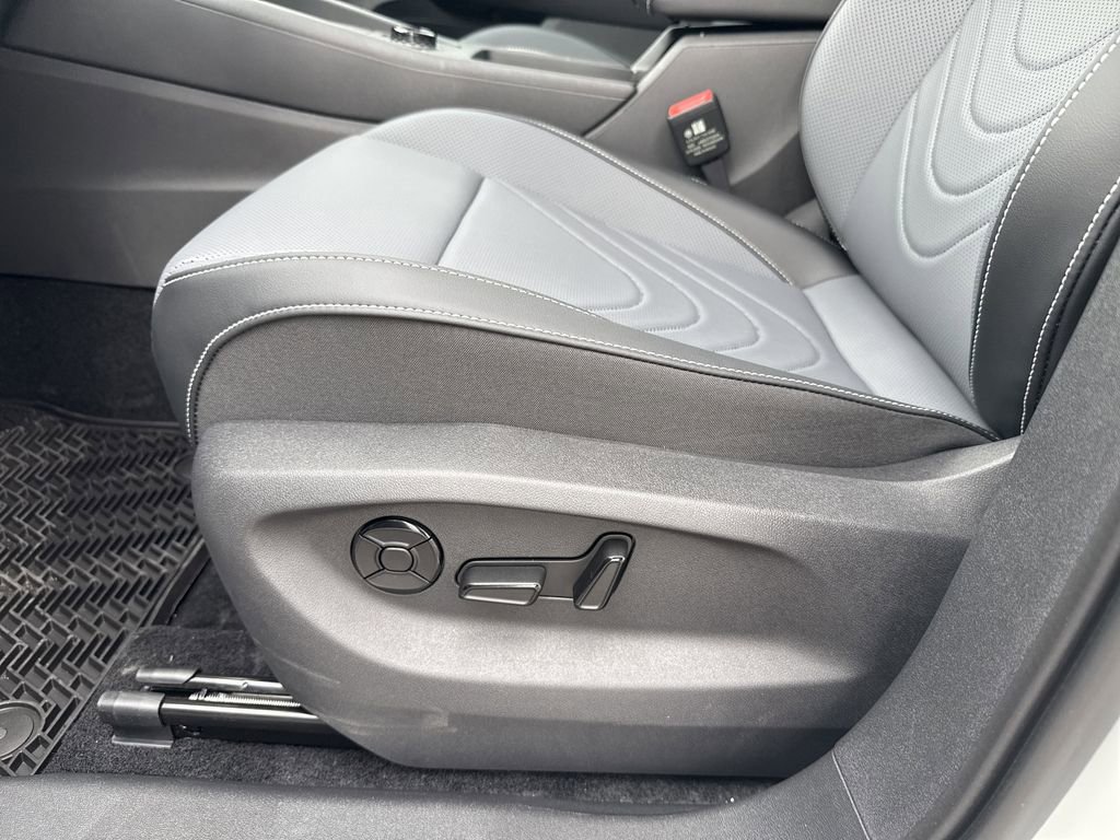 New 2026 Volkswagen Tiguan SE R-Line FWD image 12