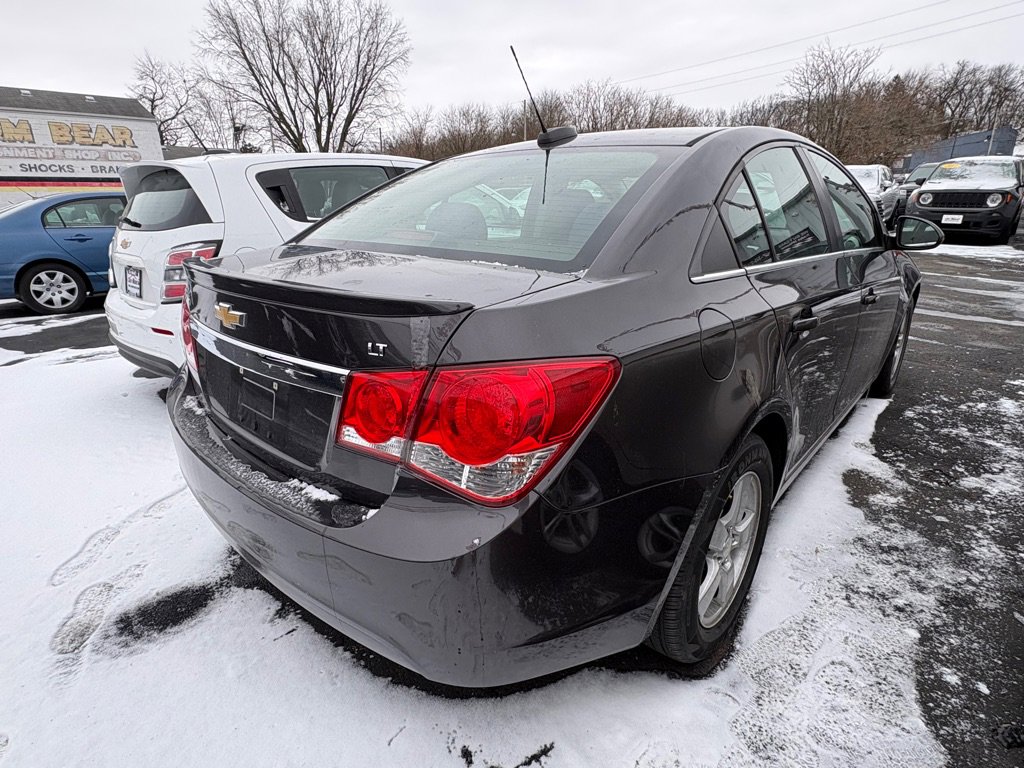 Used 2015 Chevrolet Cruze LT w/ Technology Package image 2