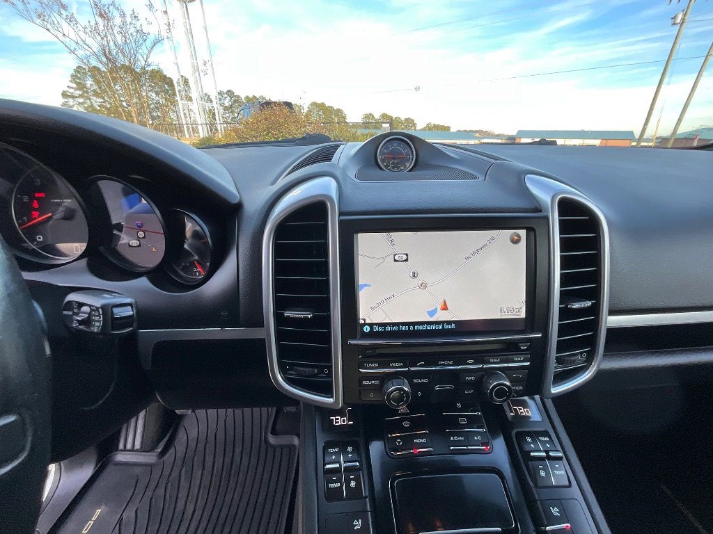 Used 2013 Porsche Cayenne 6-Speed Manual image 22