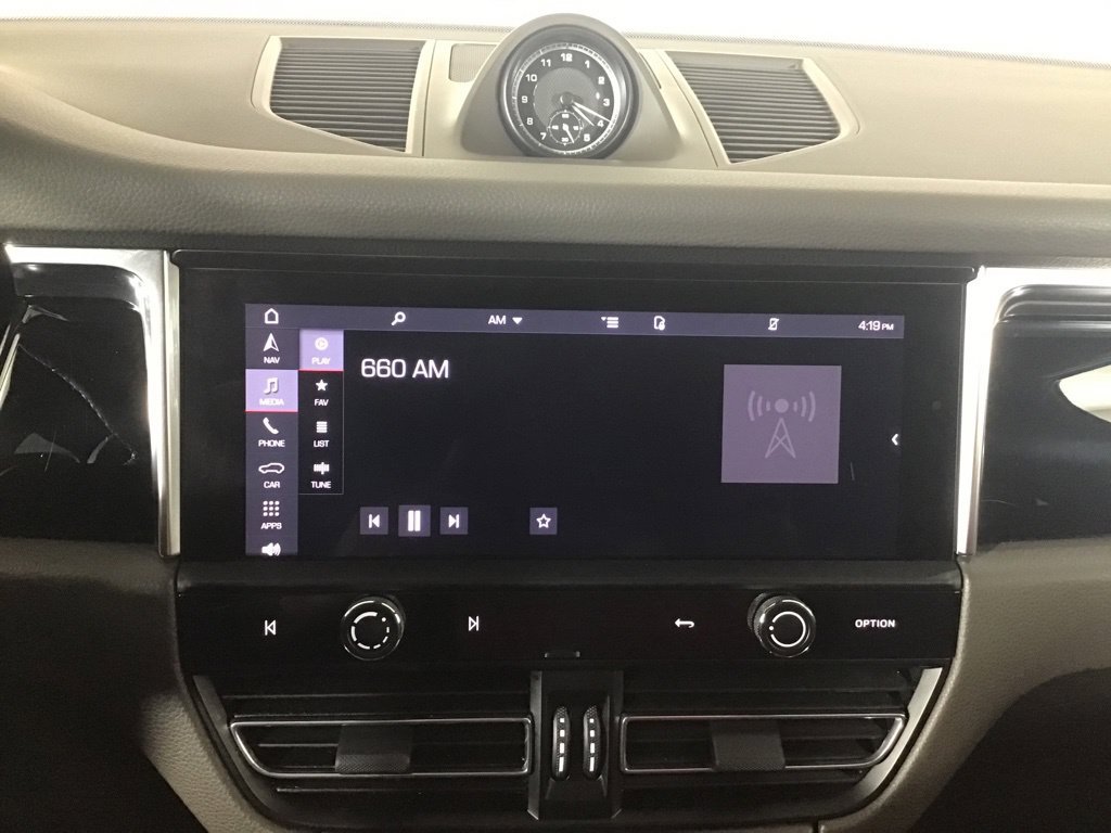 Certified 2023 Porsche Macan Turbo AWD/4WD image 32