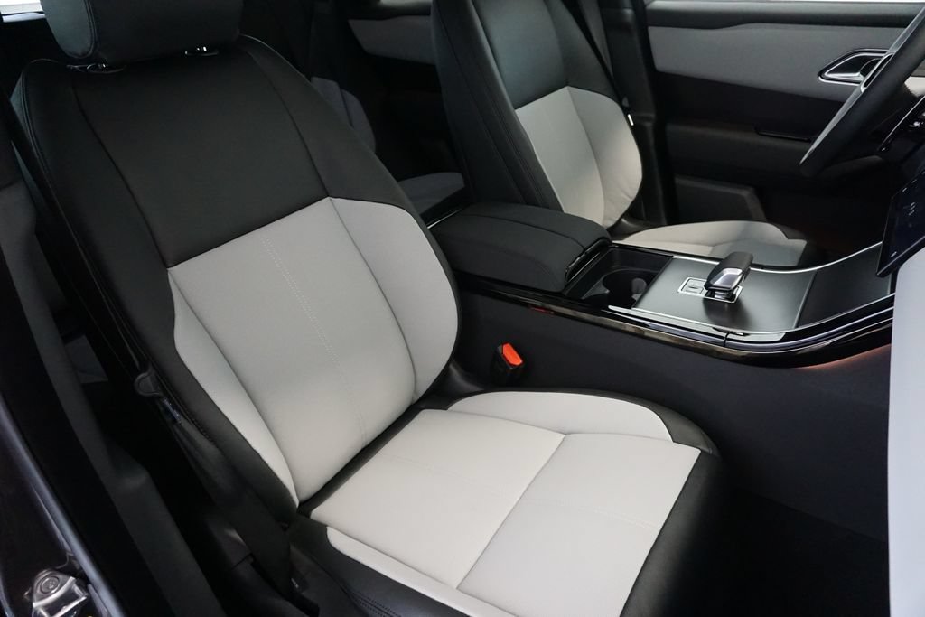 New 2026 Land Rover Range Rover Velar Dynamic SE AWD/4WD image 24