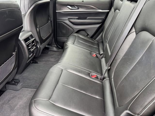 Certified 2025 Jeep Grand Cherokee Limited w/ Luxury Tech Group II image 16