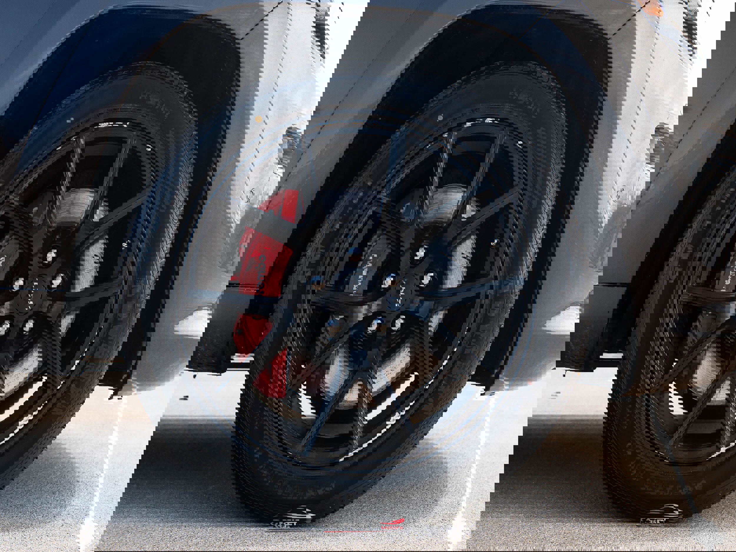 Used 2016 Jeep Grand Cherokee SRT image 9