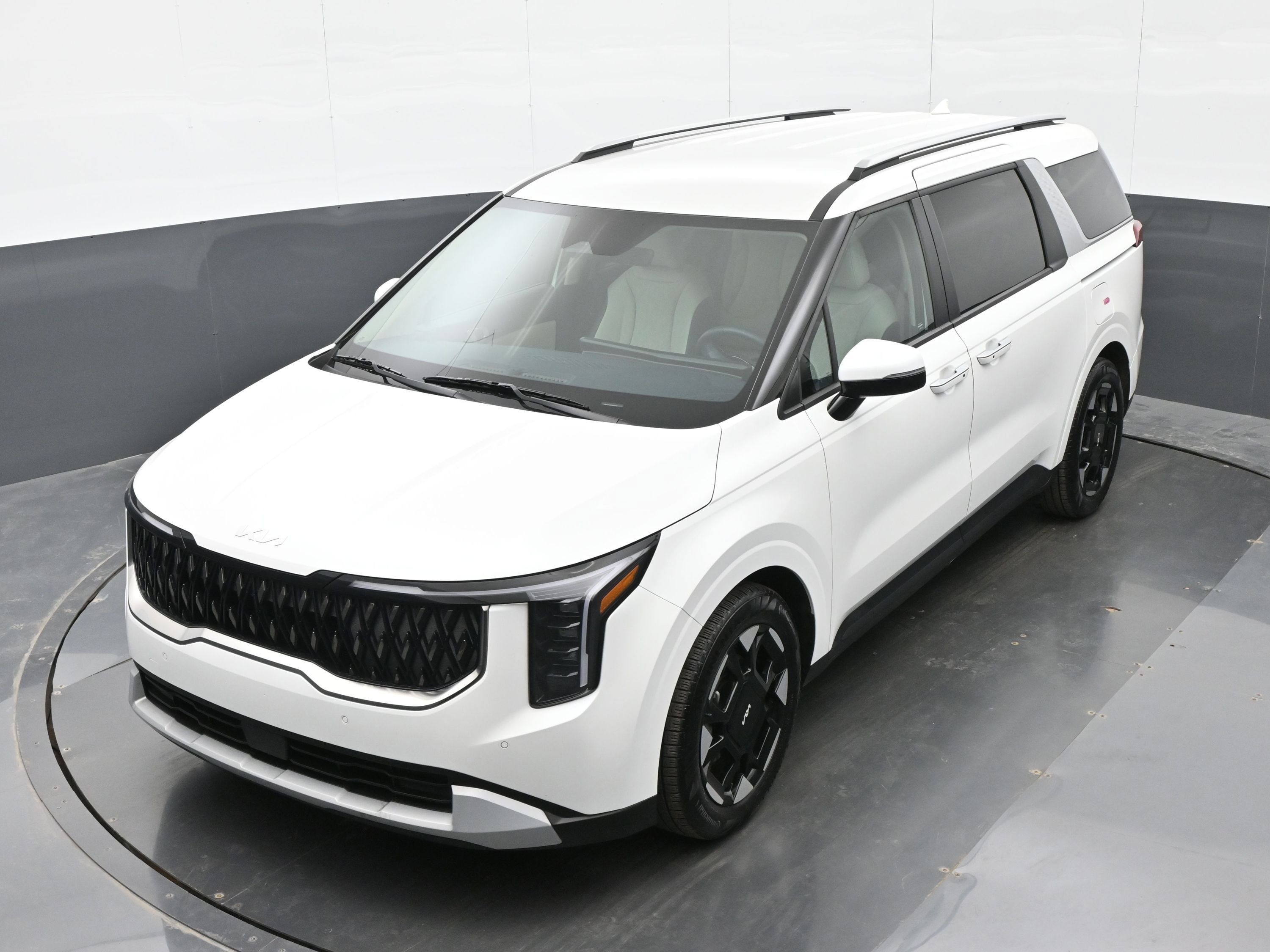 Used 2025 Kia Carnival EX image 19