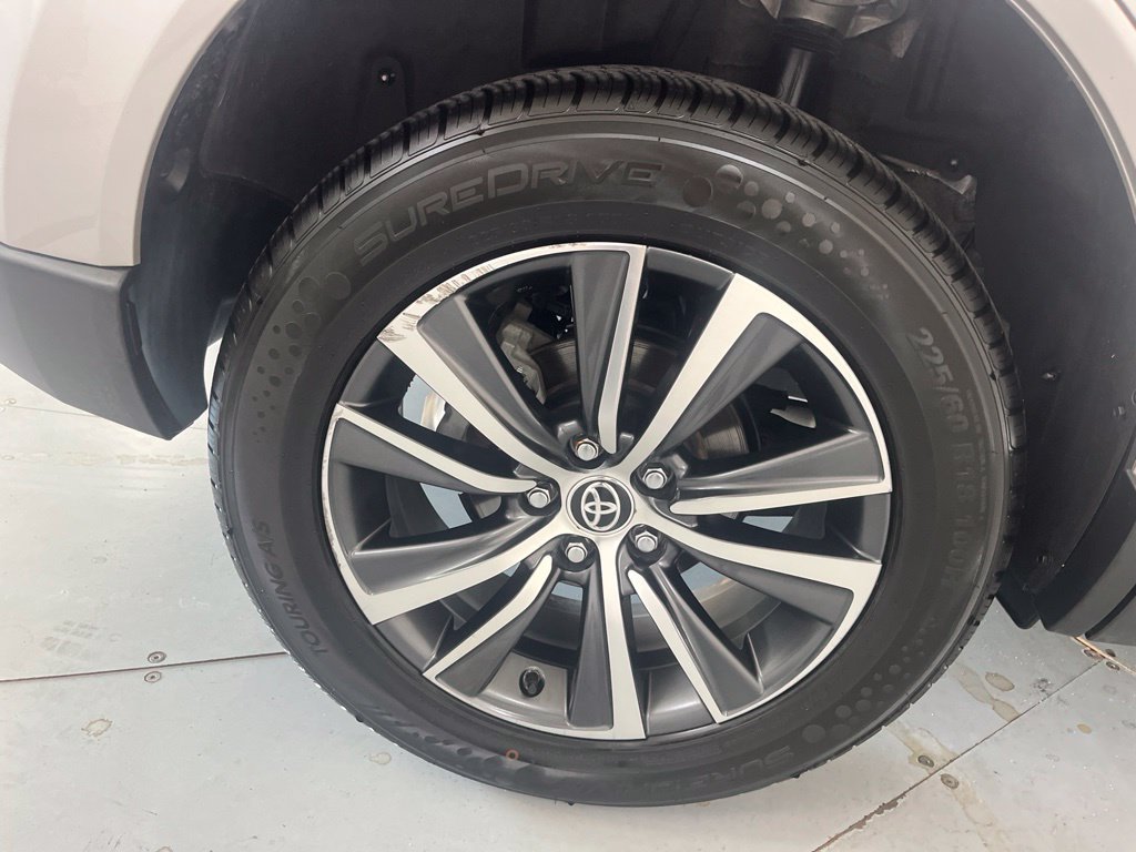 Used 2024 Toyota Venza LE AWD/4WD image 17