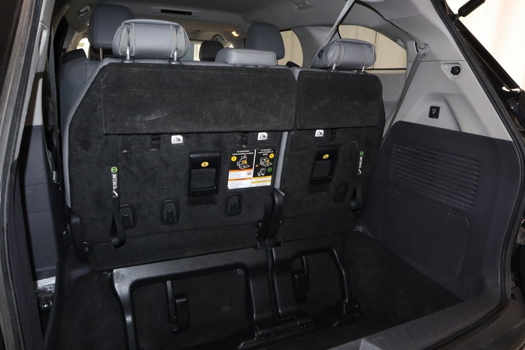 Used 2022 Toyota Sienna XLE image 19
