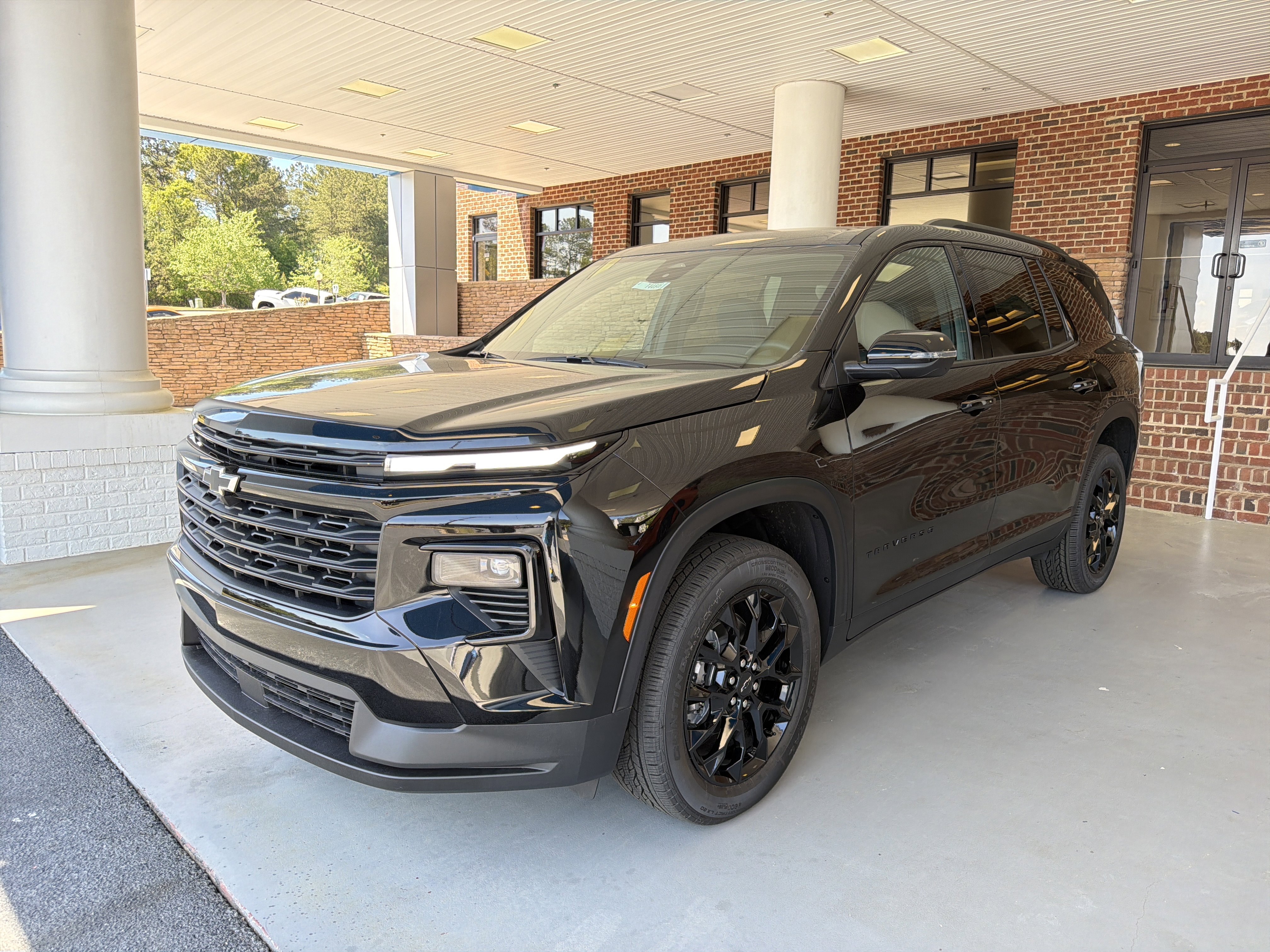New 2026 Chevrolet Traverse LT image 1