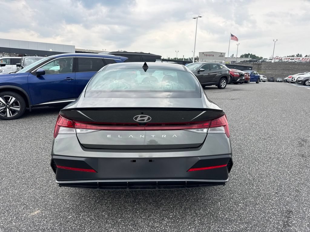 New 2026 Hyundai Elantra SEL Sport Premium FWD image 6