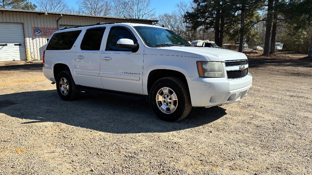 Used 2008 Chevrolet Suburban LT w/ Convenience Package 1 image 3