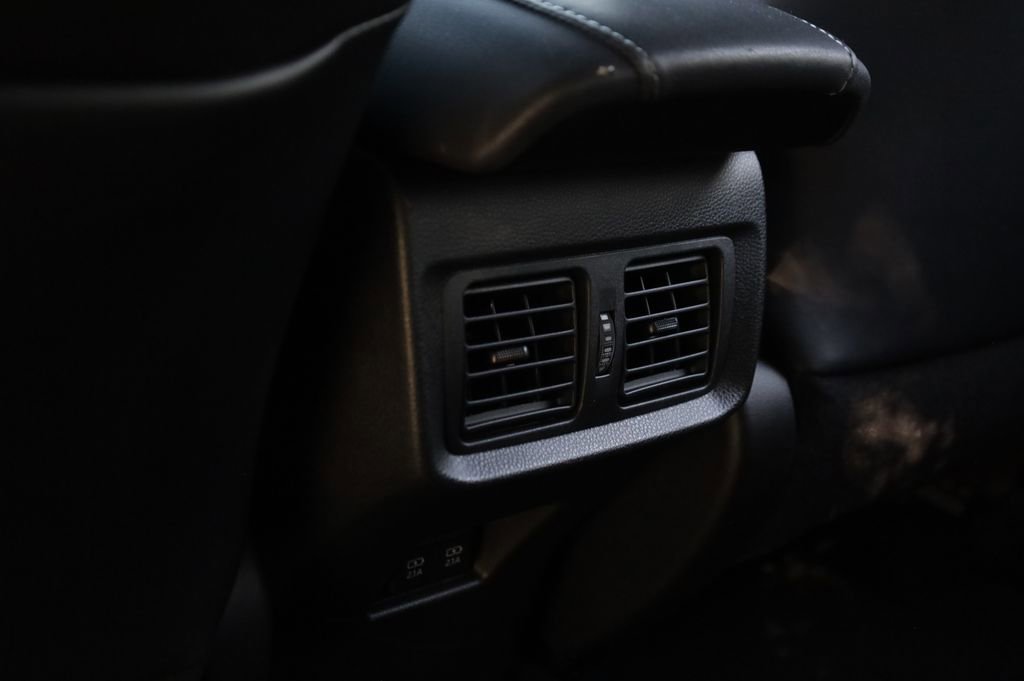 Used 2022 Toyota Venza XLE AWD/4WD image 12