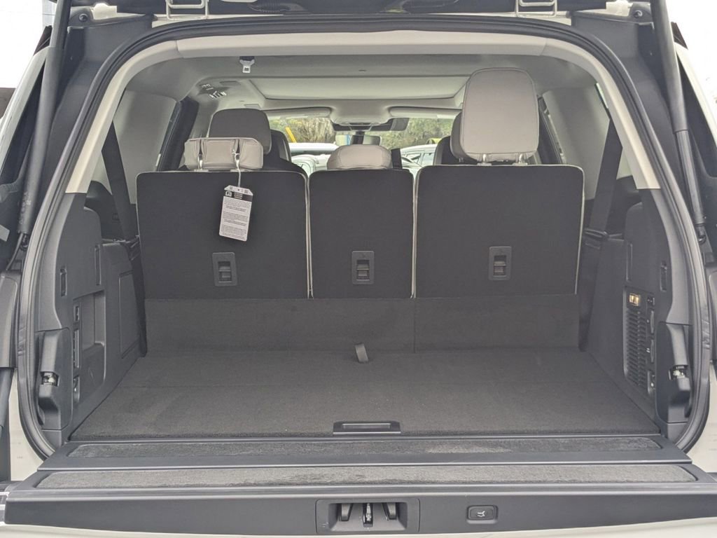 New 2025 Lincoln Navigator L Reserve image 13