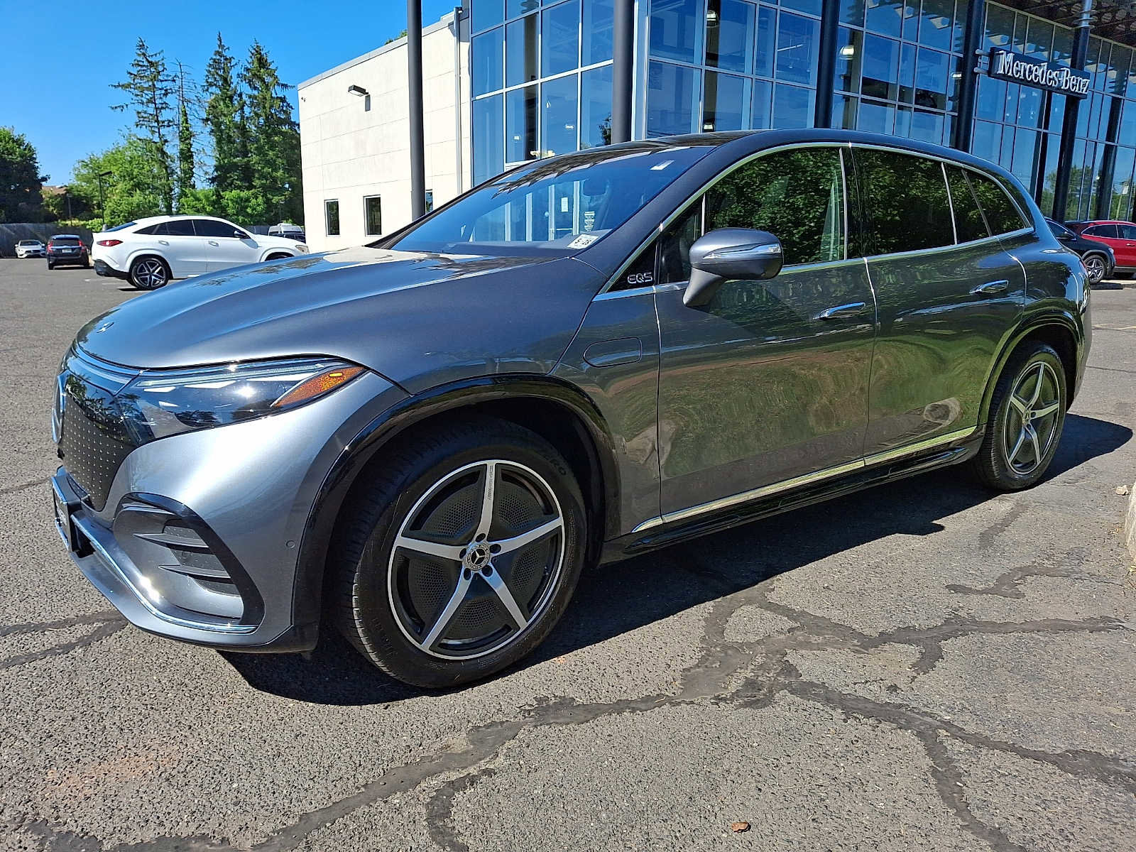 Certified 2023 Mercedes-Benz EQS 580 4MATIC SUV image 3