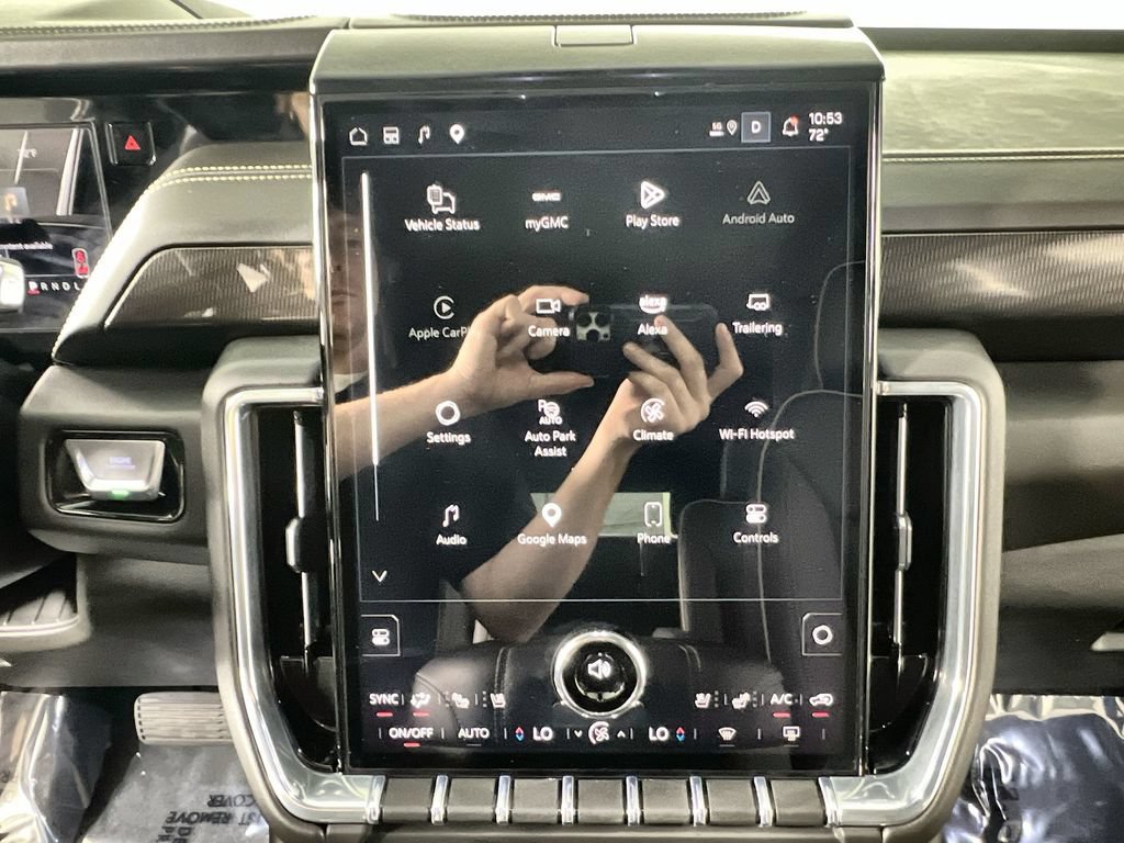 Used 2025 GMC Yukon Elevation w/ Elevation Premium Package AWD/4WD image 13