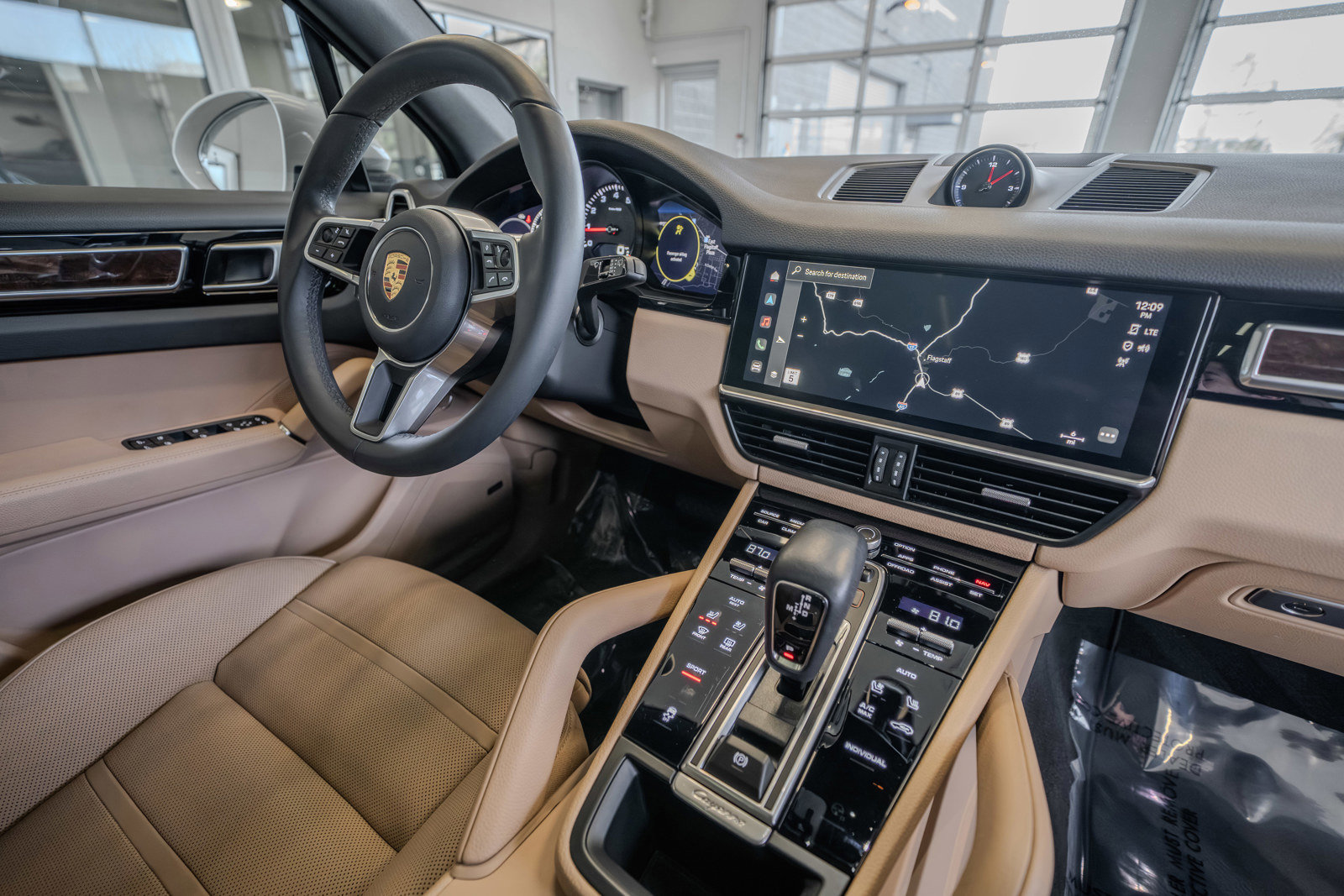 Used 2023 Porsche Cayenne Platinum Edition image 19