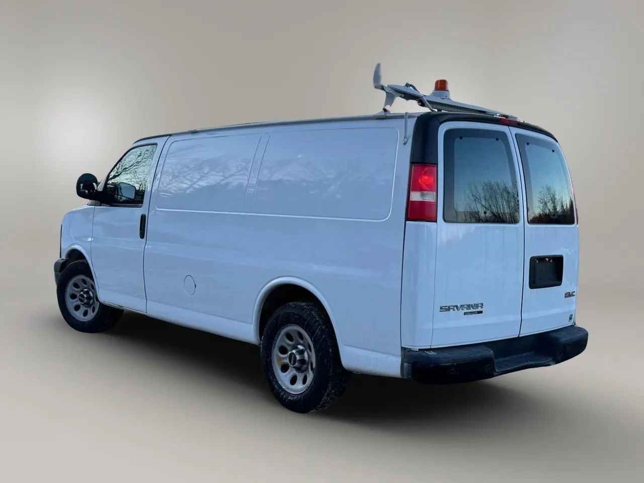 Used 2013 GMC Savana 1500 AWD image 3