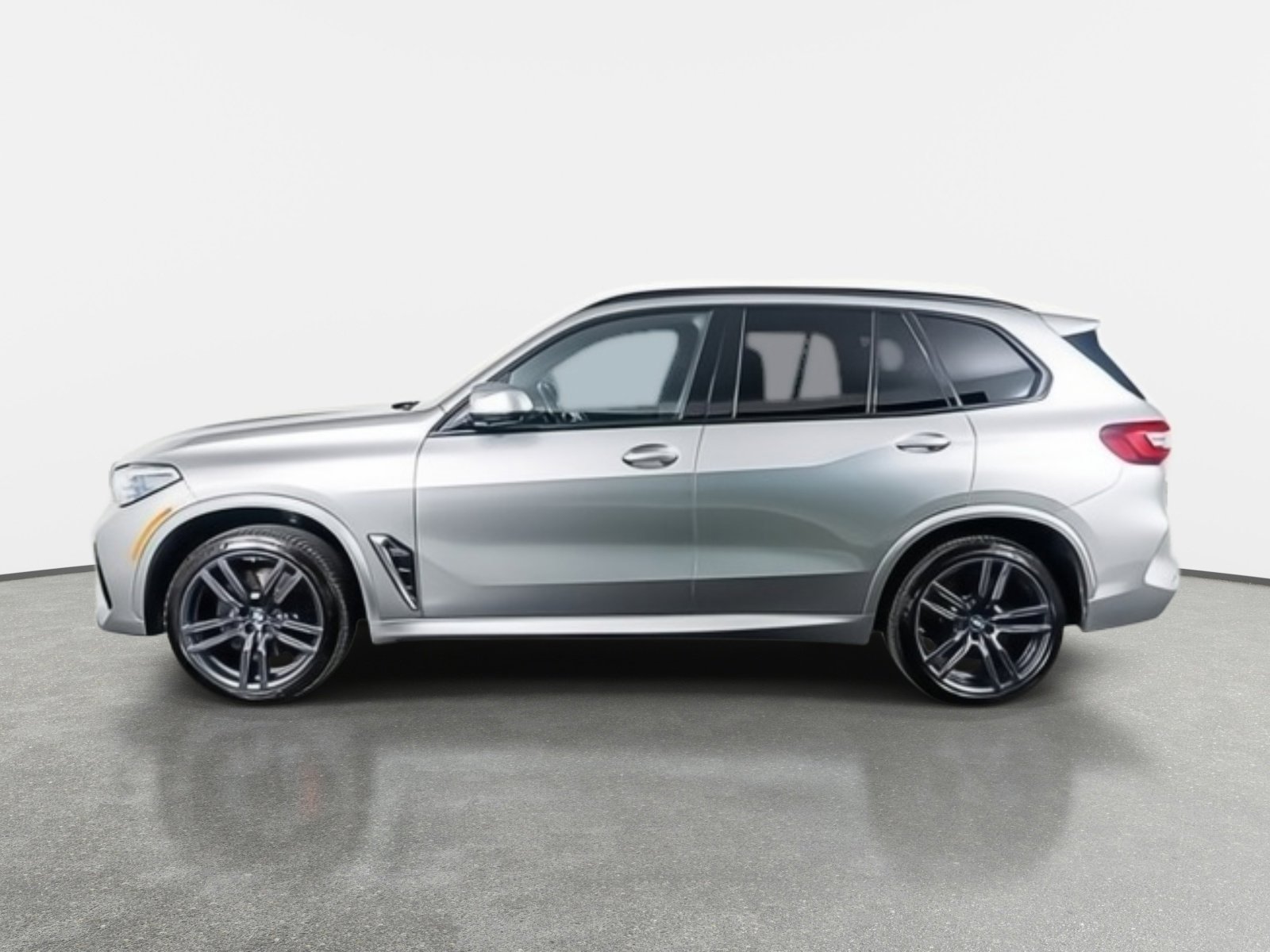 Used 2021 BMW X5 M w/ Executive Package image 16