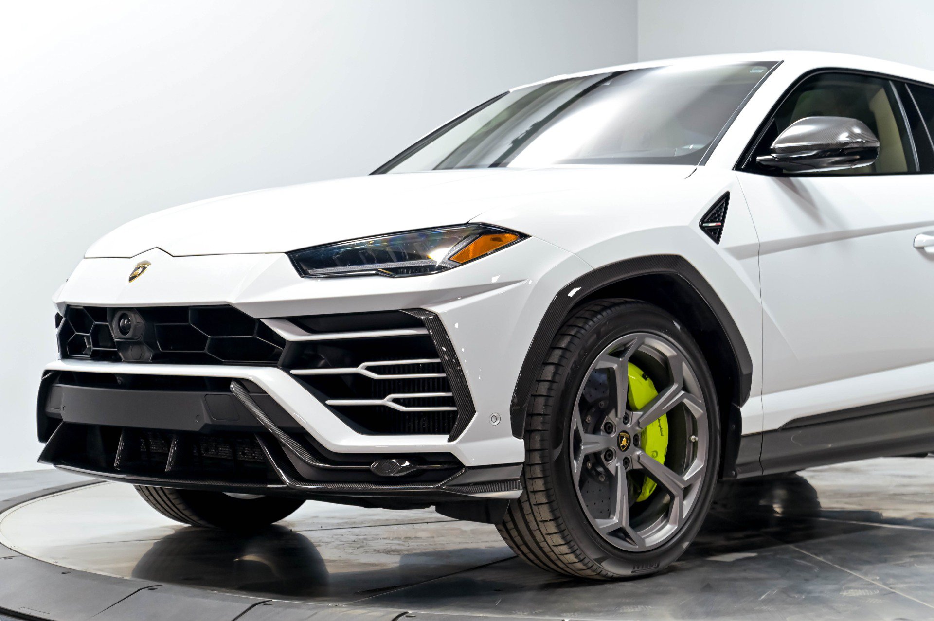 Used 2020 Lamborghini Urus AWD/4WD image 4