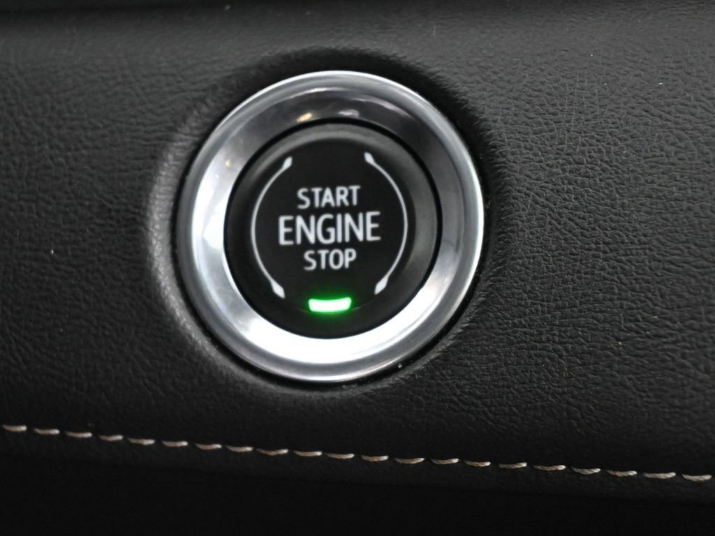 Used 2023 Cadillac Escalade Premium Luxury image 33