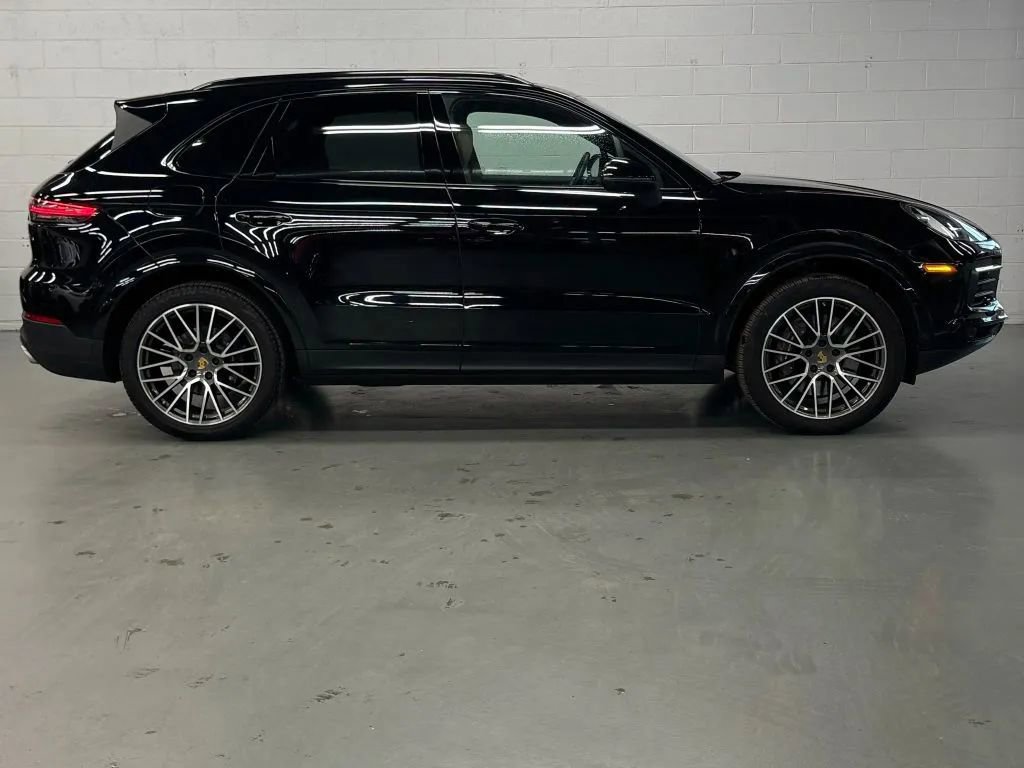 Used 2023 Porsche Cayenne w/ Premium Package image 6