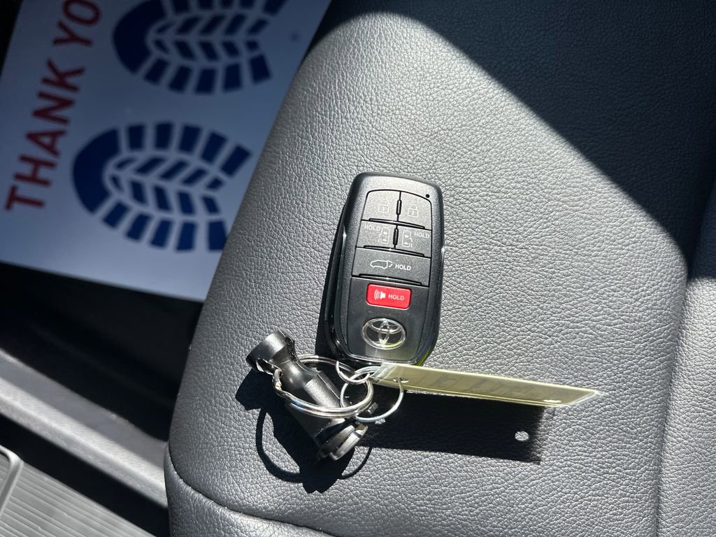 Used 2026 Toyota Sienna XSE AWD/4WD image 29
