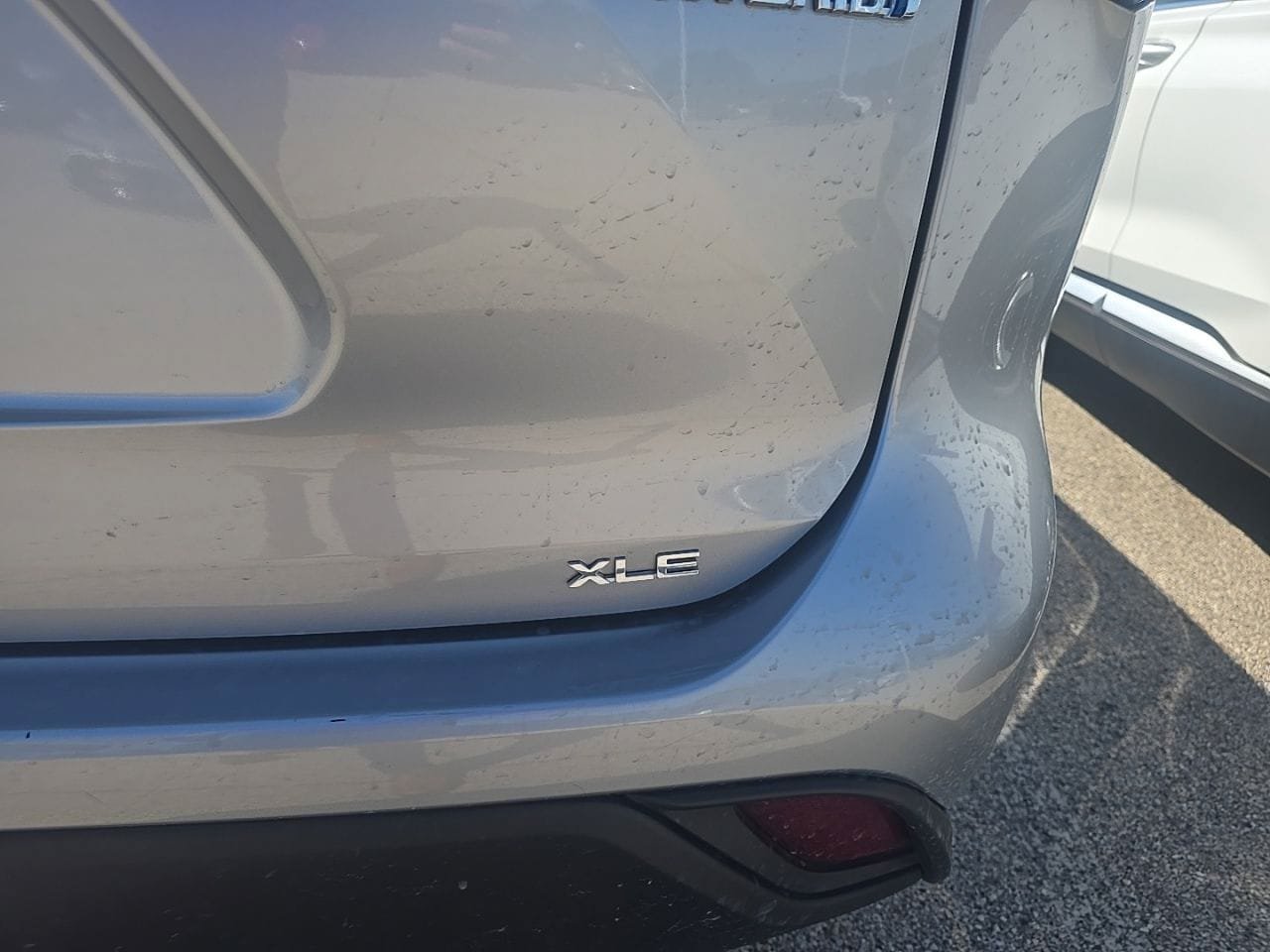 Used 2023 Toyota Highlander XLE AWD/4WD image 5