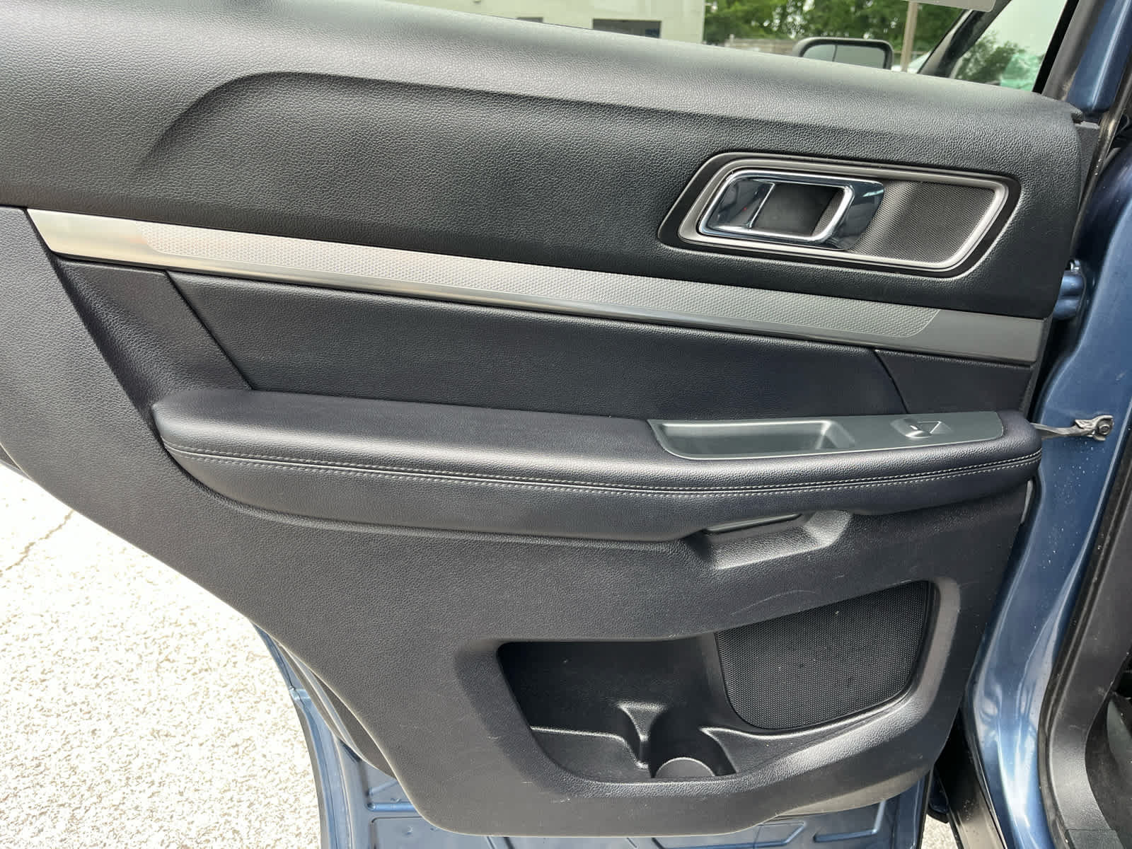 Used 2018 Ford Explorer XLT w/ Equipment Group 201A AWD/4WD image 24
