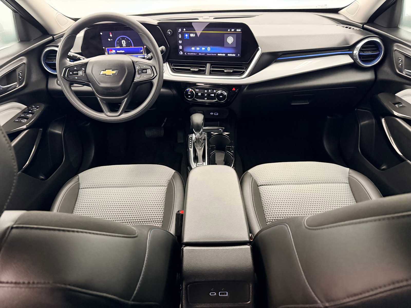 Used 2024 Chevrolet Trax LT image 16