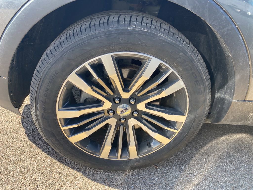 Used 2017 Ford Explorer Platinum image 16