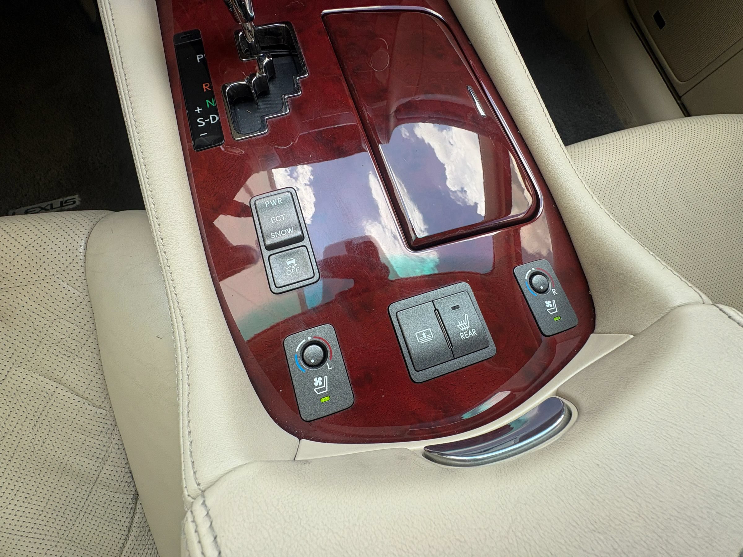 Used 2012 Lexus LS 460 w/ Luxury Value Edition RWD image 15