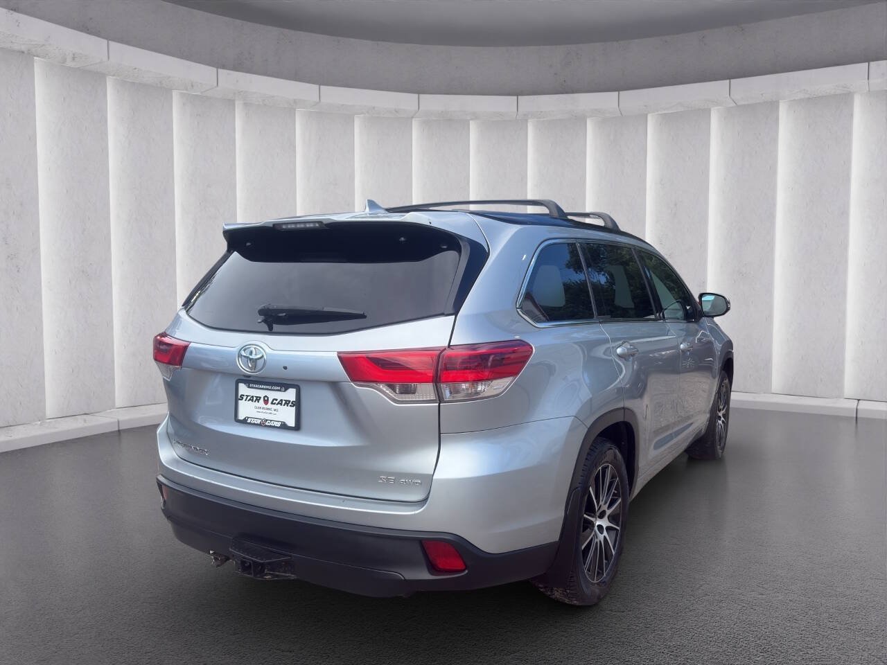 Used 2017 Toyota Highlander SE AWD/4WD image 5