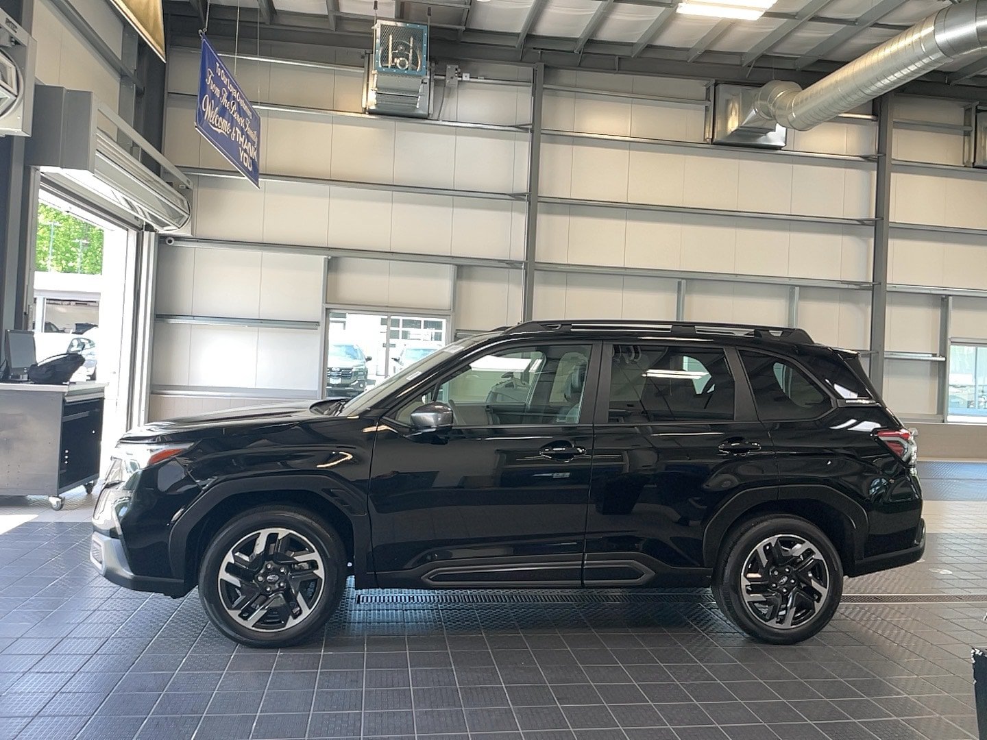 Used 2025 Subaru Forester Limited AWD/4WD image 4