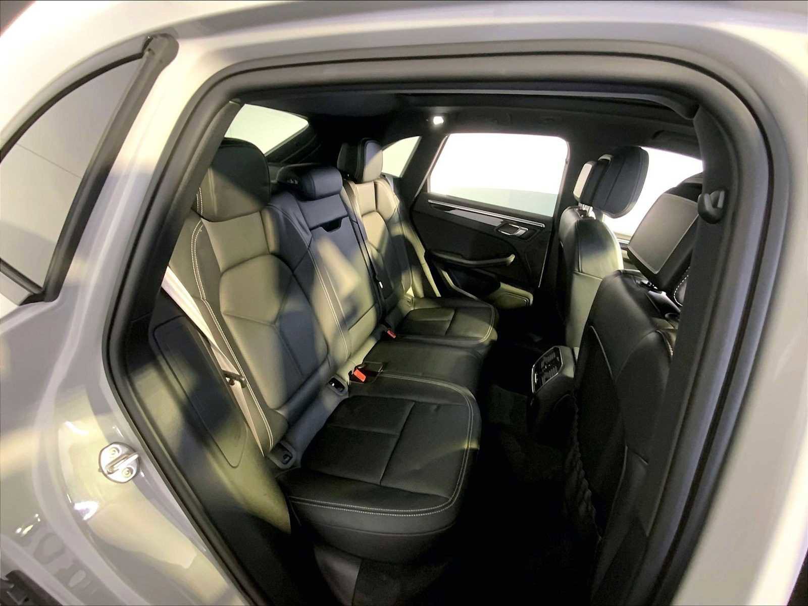 Certified 2023 Porsche Macan Turbo image 23