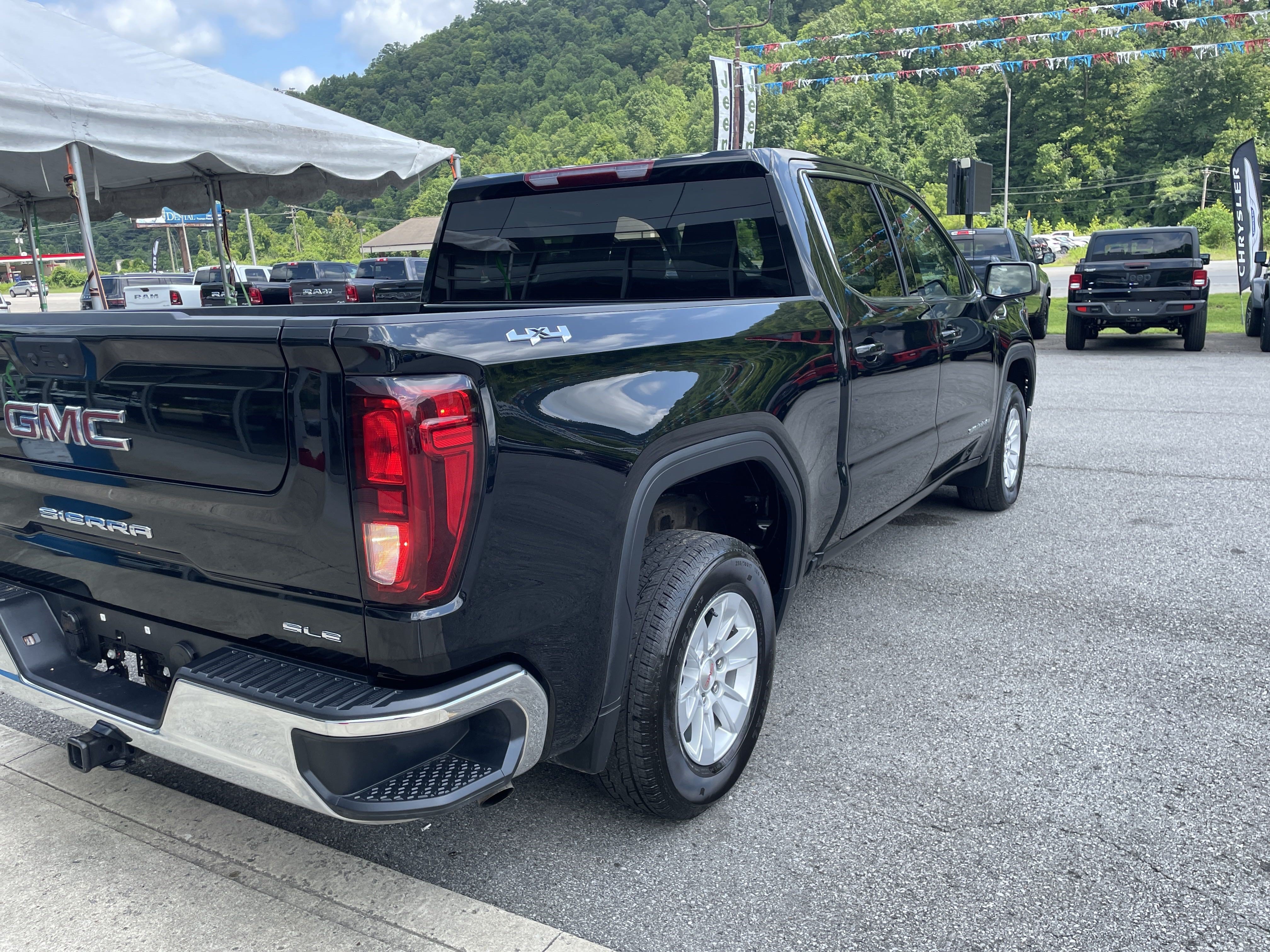 Used 2024 GMC Sierra 1500 SLE AWD/4WD image 4