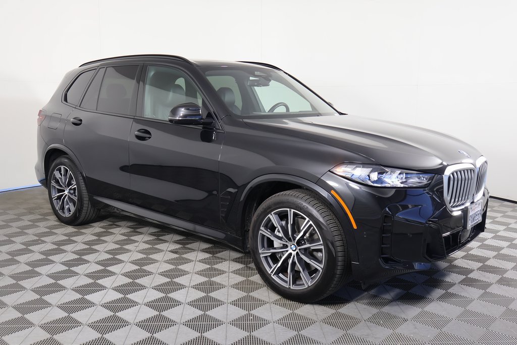 Used 2026 BMW X5 xDrive50e w/ M Sport Package AWD/4WD image 3