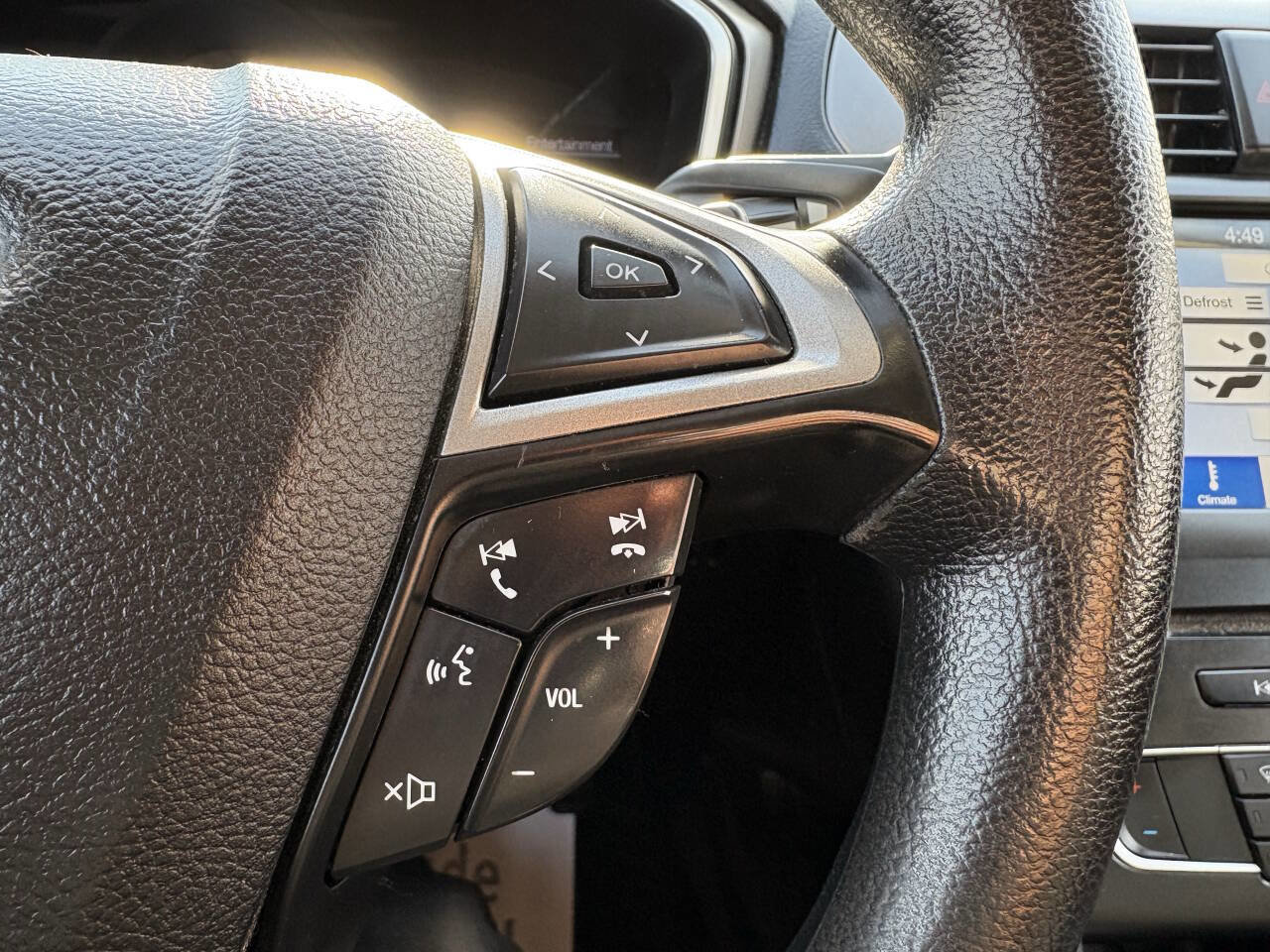 Used 2017 Ford Fusion SE w/ Fusion SE Technology Package FWD image 41