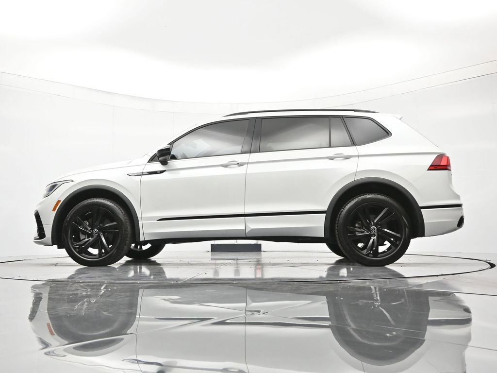 Used 2023 Volkswagen Tiguan SE R-Line FWD image 42