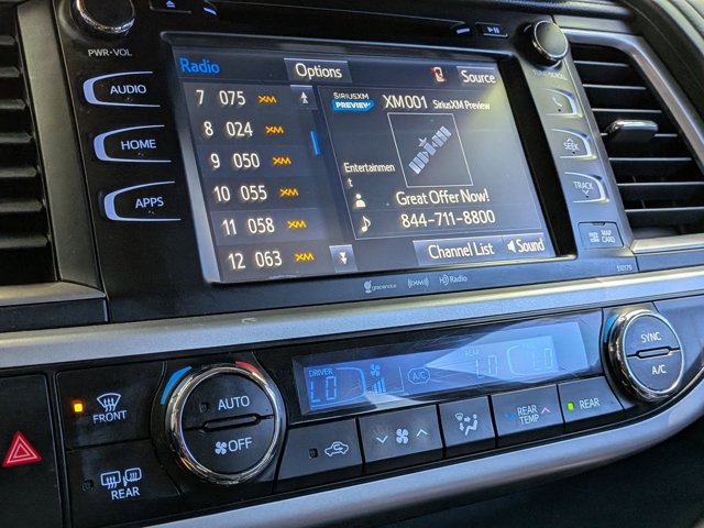 Used 2017 Toyota Highlander SE image 5