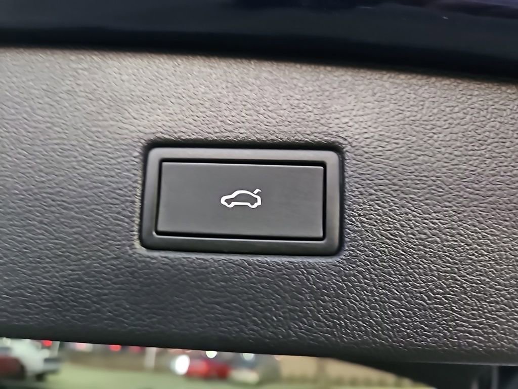 Used 2024 Volkswagen Tiguan SEL R-Line image 33