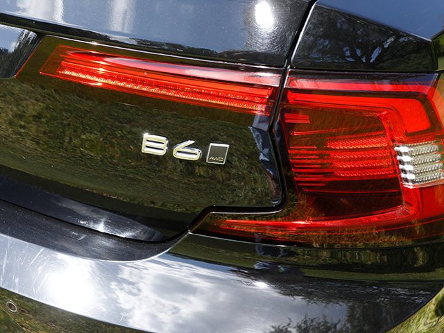 Used 2024 Volvo S90 B6 Plus AWD/4WD image 31