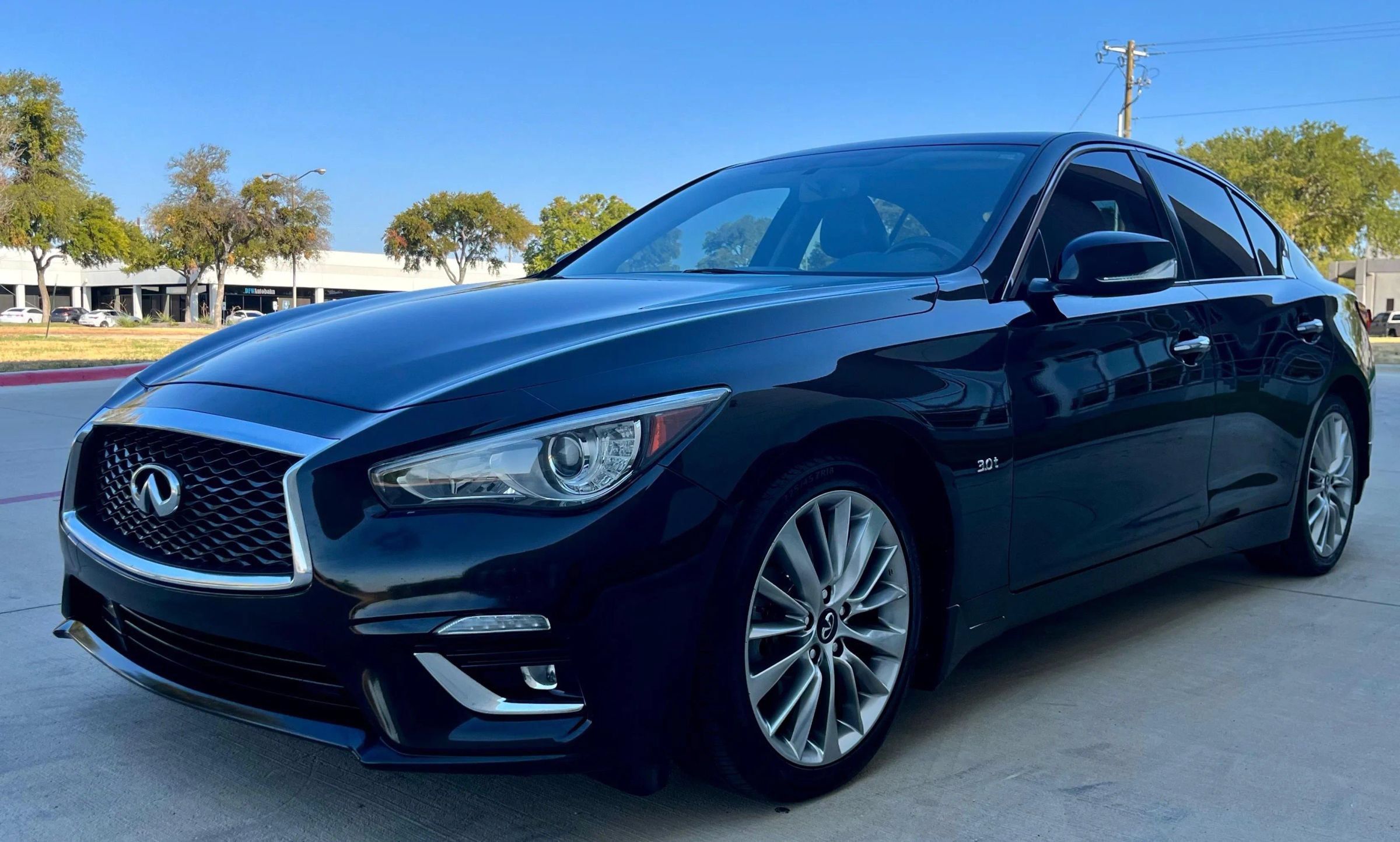 Used 2019 INFINITI Q50 Luxe w/ Essential Package (3.0T Luxe) RWD image 5
