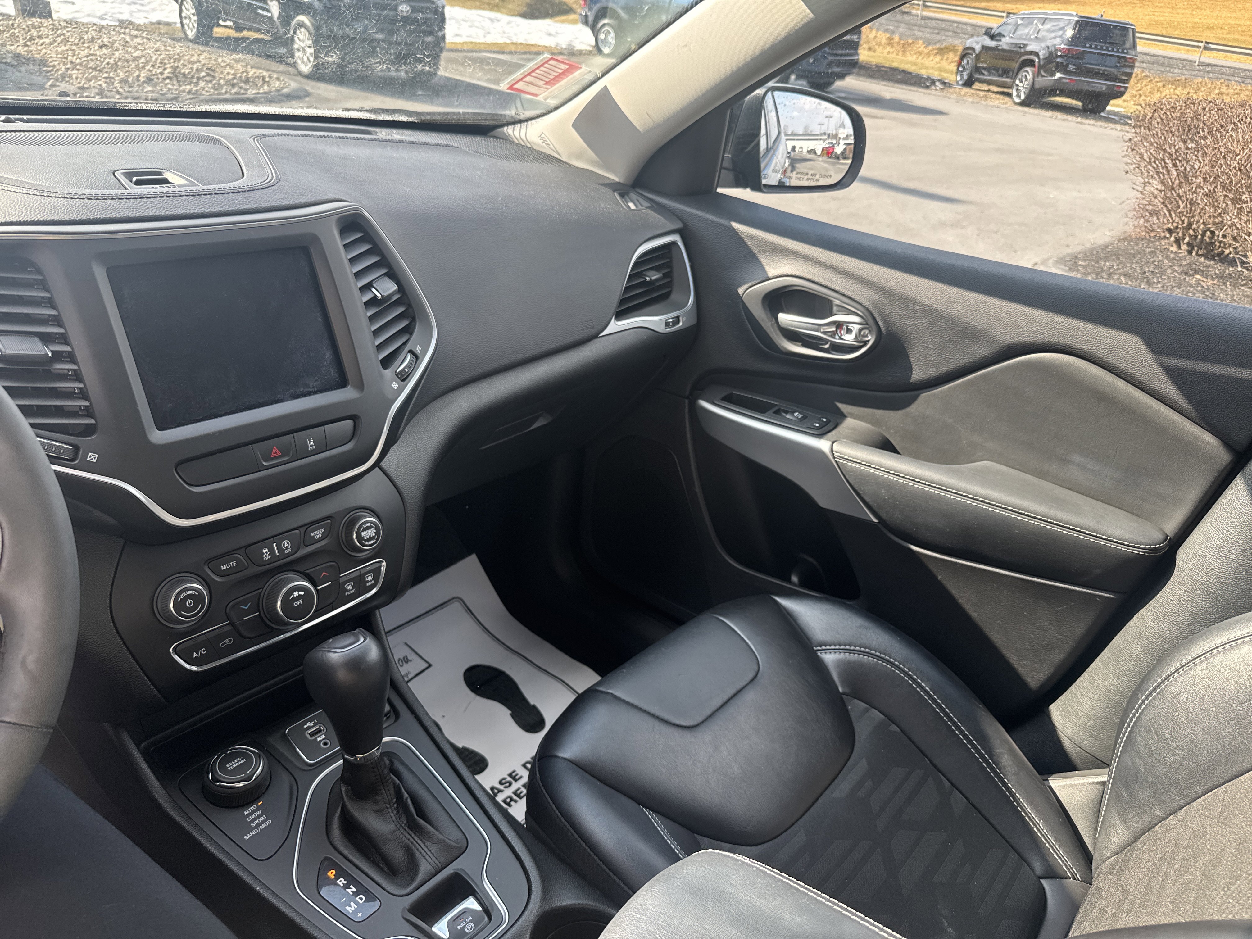 Used 2022 Jeep Cherokee Latitude w/ Sun & Sound Group AWD/4WD image 22