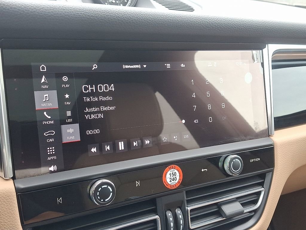 Certified 2025 Porsche Macan image 21