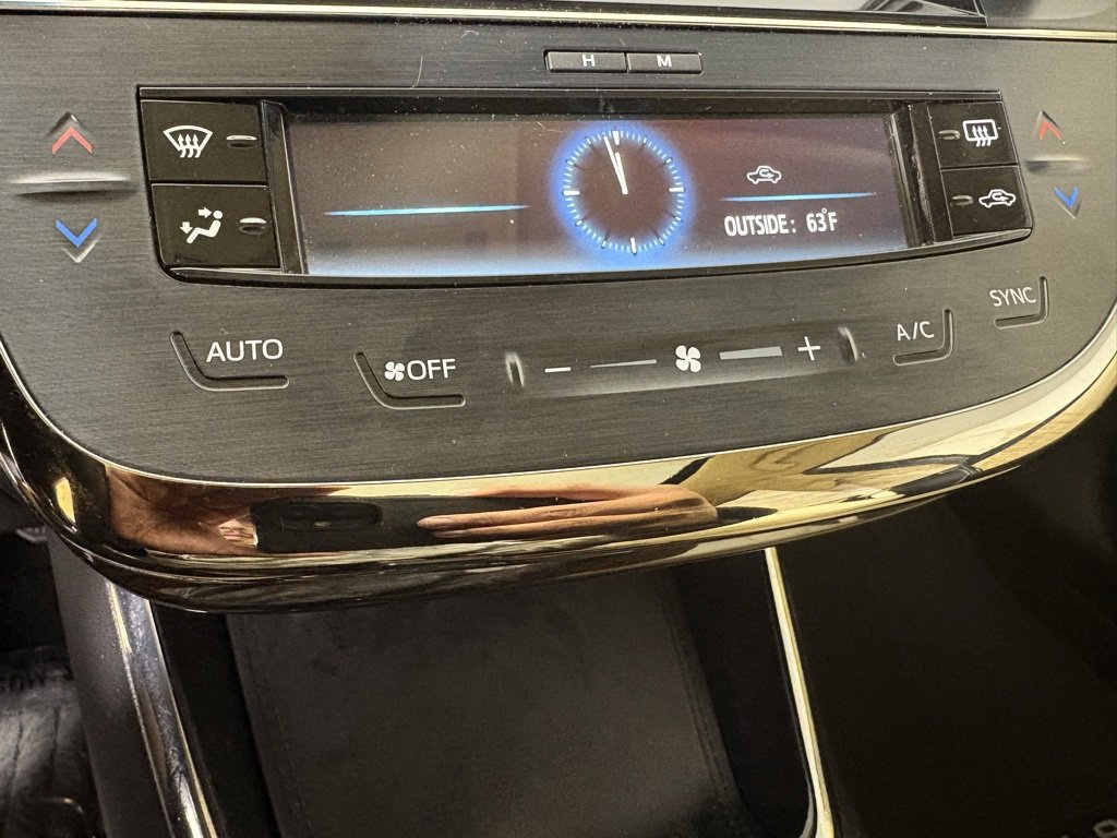 Used 2015 Toyota Avalon Limited image 30